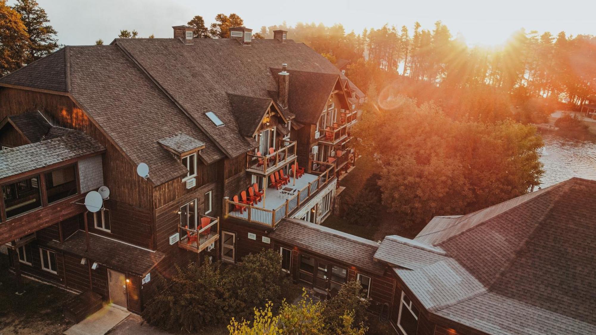 Auberge Du Lac Taureau แซ็งต์-มิเชล-เดส์-แซ็งส์ ภายนอก รูปภาพ