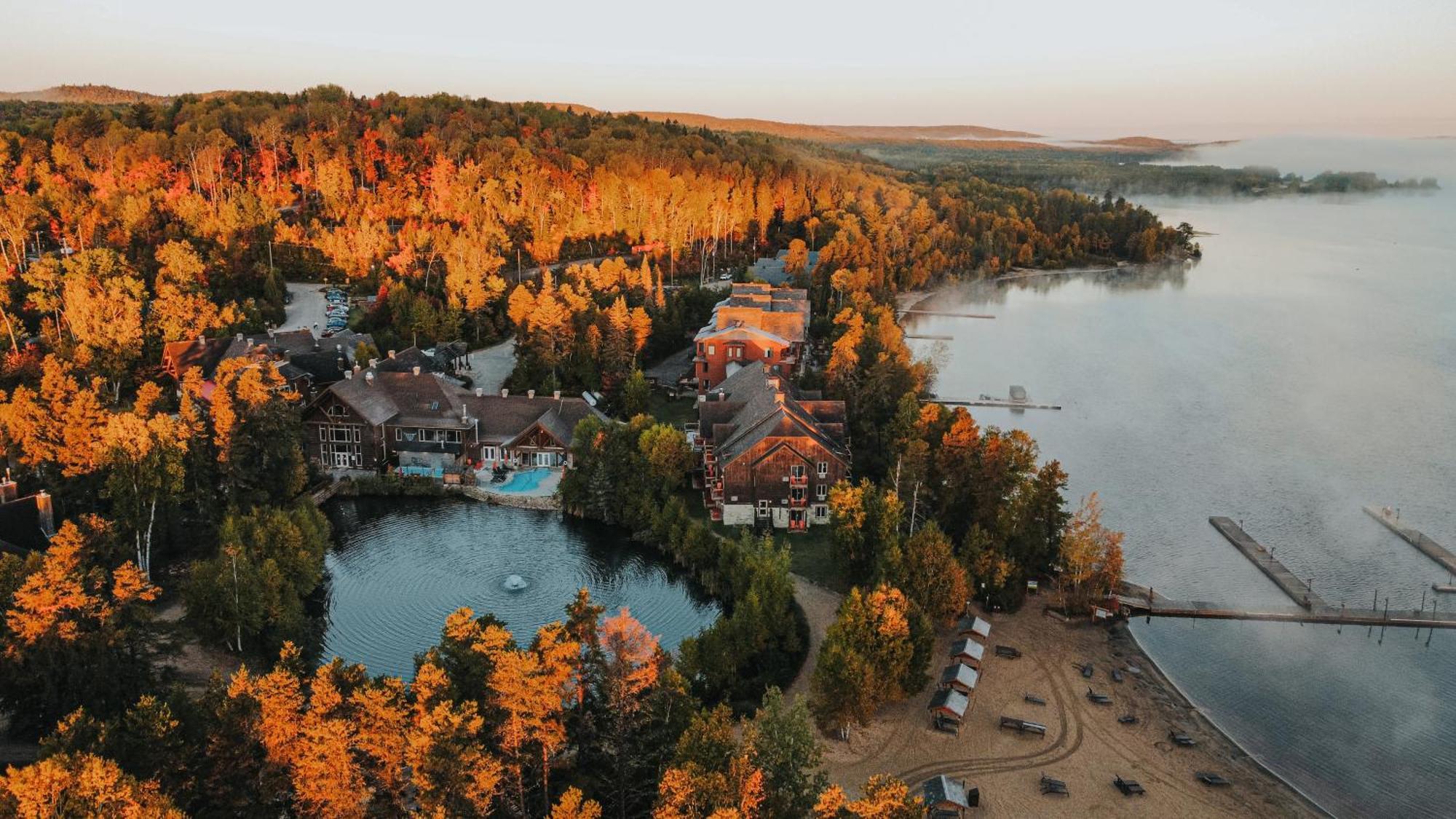 Auberge Du Lac Taureau แซ็งต์-มิเชล-เดส์-แซ็งส์ ภายนอก รูปภาพ