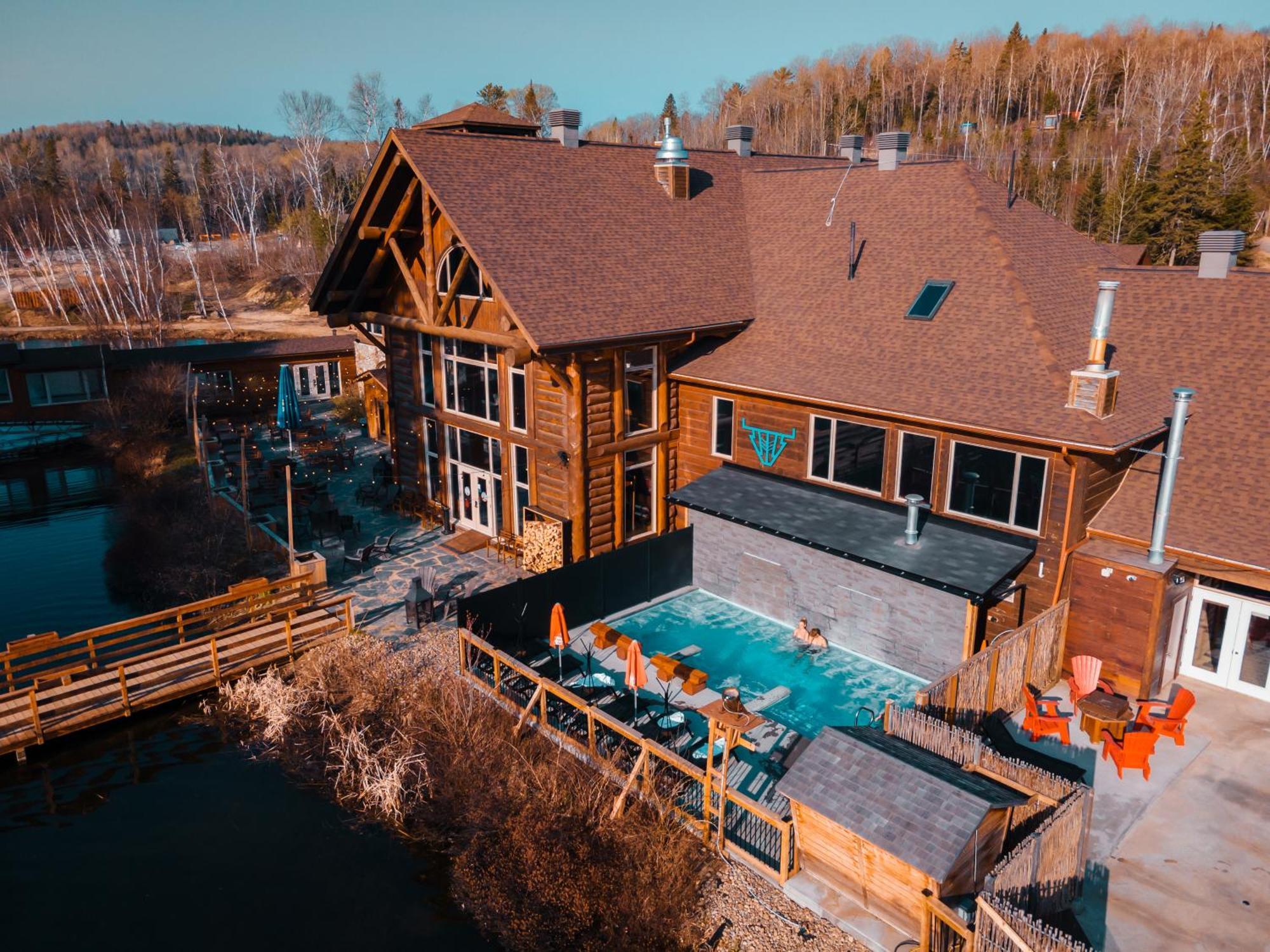 Auberge Du Lac Taureau แซ็งต์-มิเชล-เดส์-แซ็งส์ ภายนอก รูปภาพ