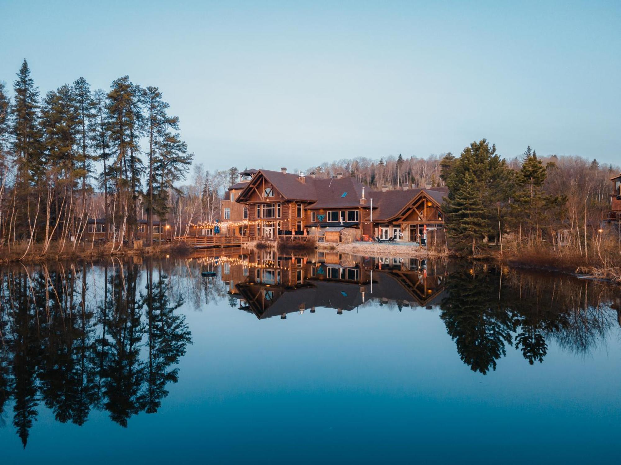 Auberge Du Lac Taureau แซ็งต์-มิเชล-เดส์-แซ็งส์ ภายนอก รูปภาพ