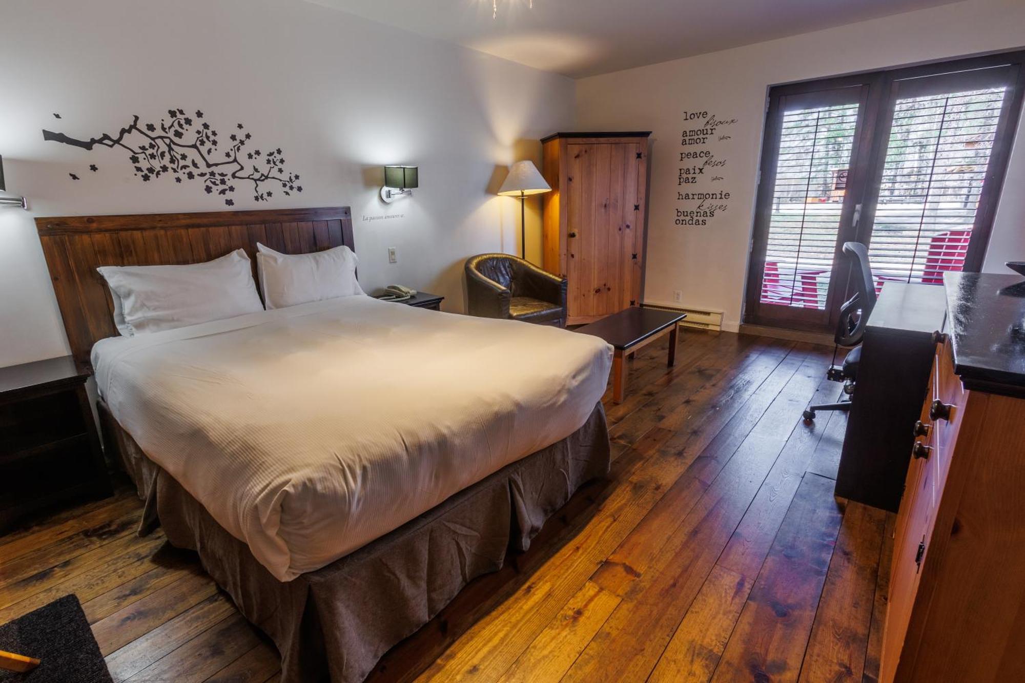 Auberge Du Lac Taureau แซ็งต์-มิเชล-เดส์-แซ็งส์ ภายนอก รูปภาพ