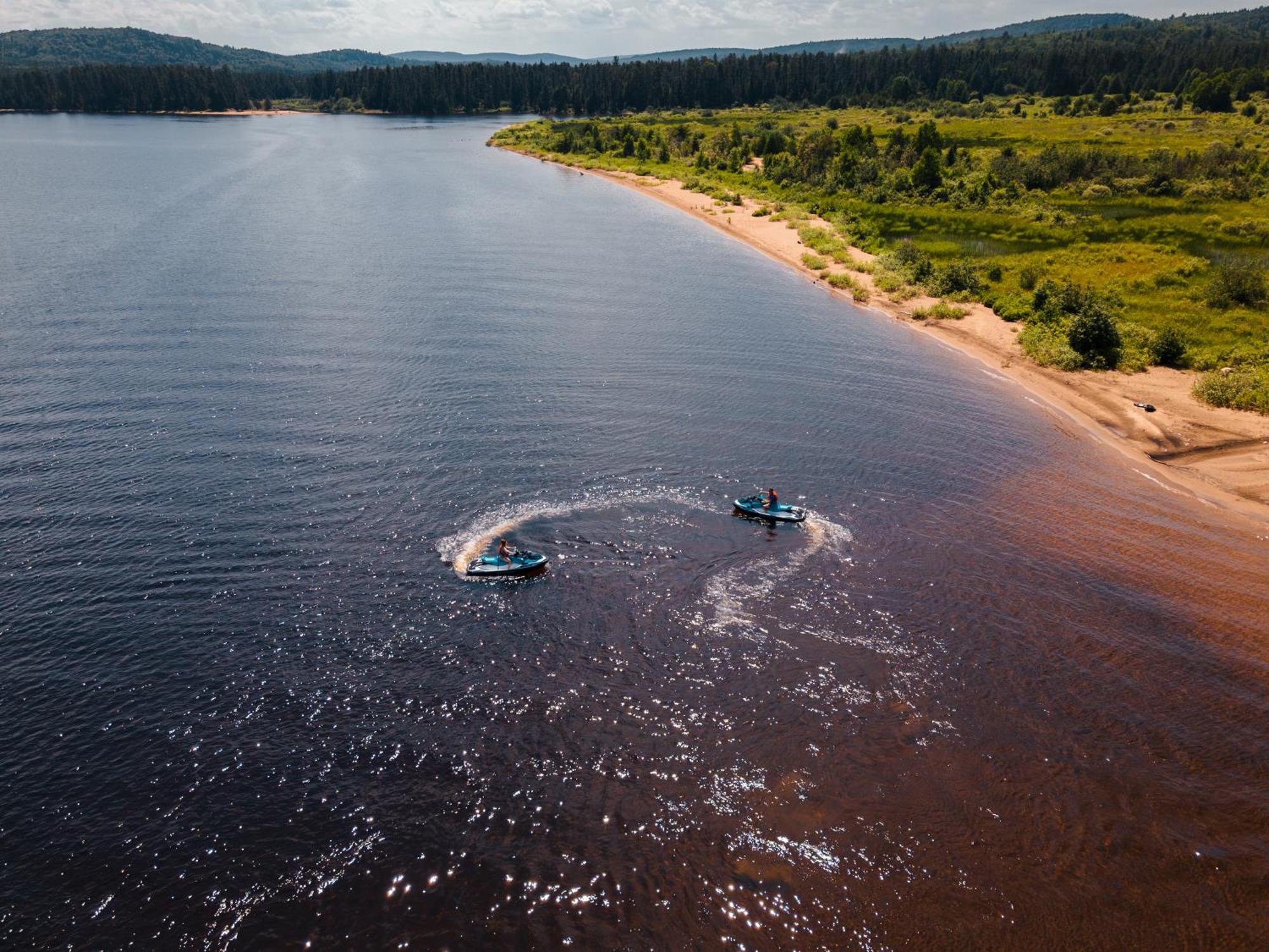 Auberge Du Lac Taureau แซ็งต์-มิเชล-เดส์-แซ็งส์ ภายนอก รูปภาพ