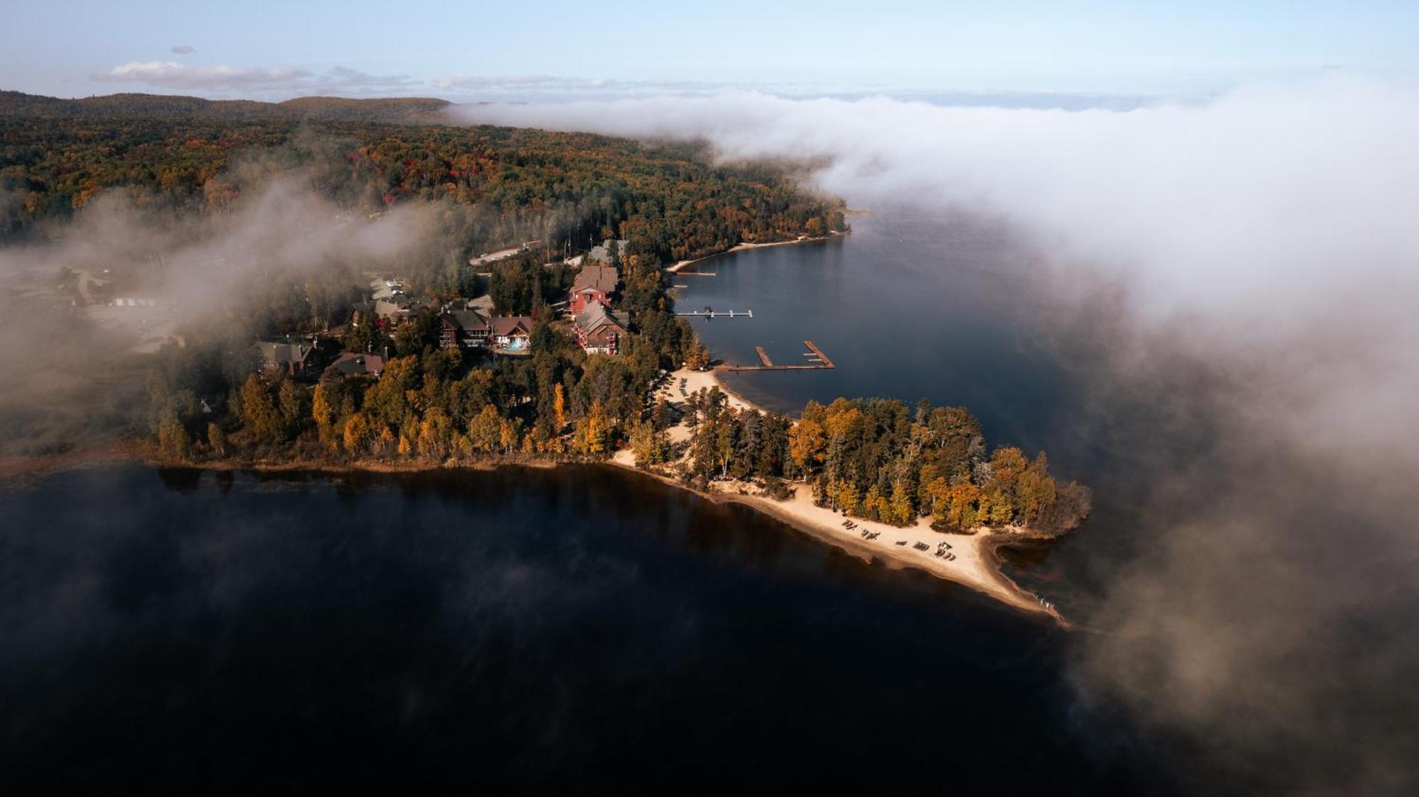 Auberge Du Lac Taureau แซ็งต์-มิเชล-เดส์-แซ็งส์ ภายนอก รูปภาพ