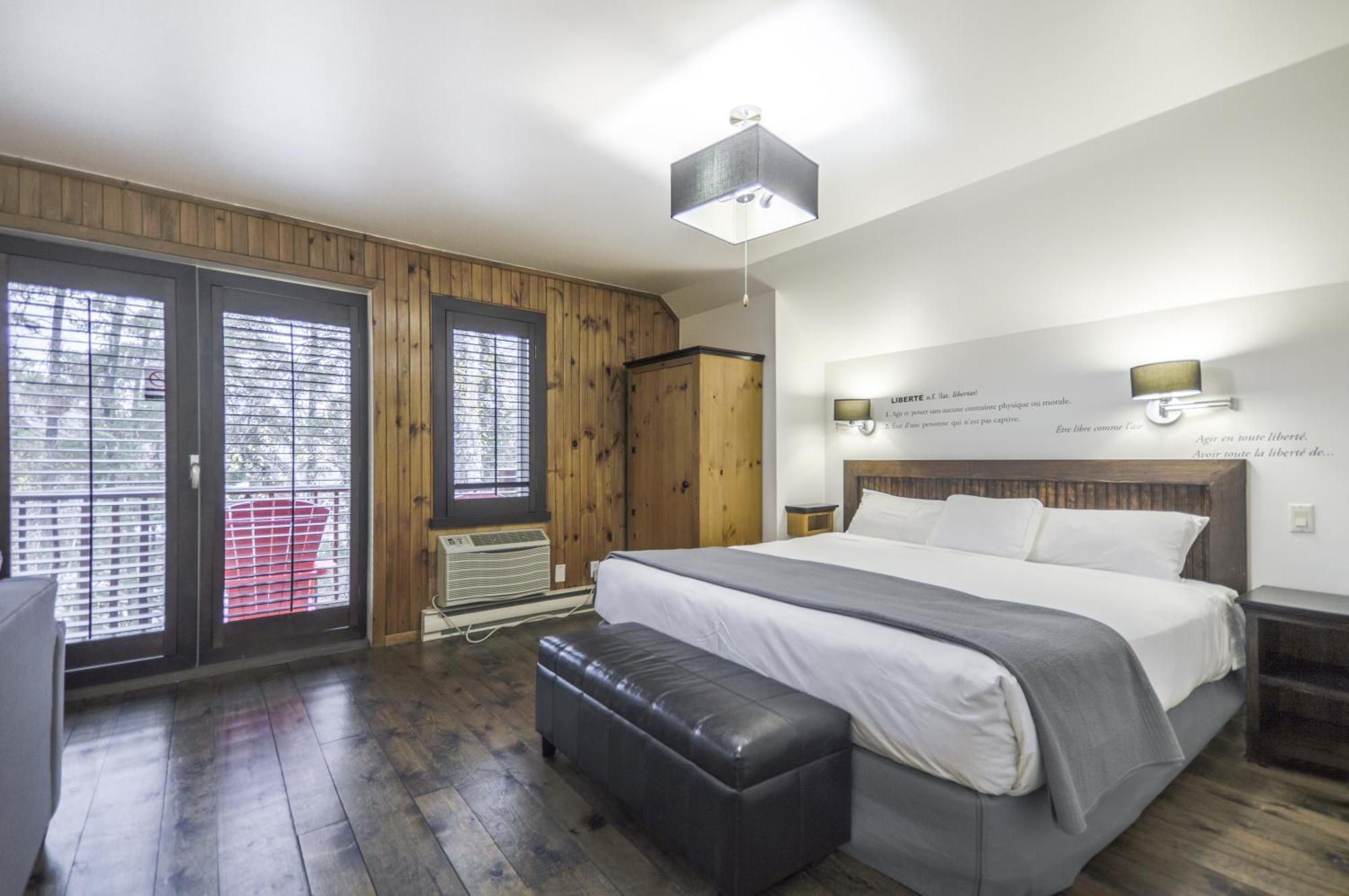 Auberge Du Lac Taureau แซ็งต์-มิเชล-เดส์-แซ็งส์ ภายนอก รูปภาพ